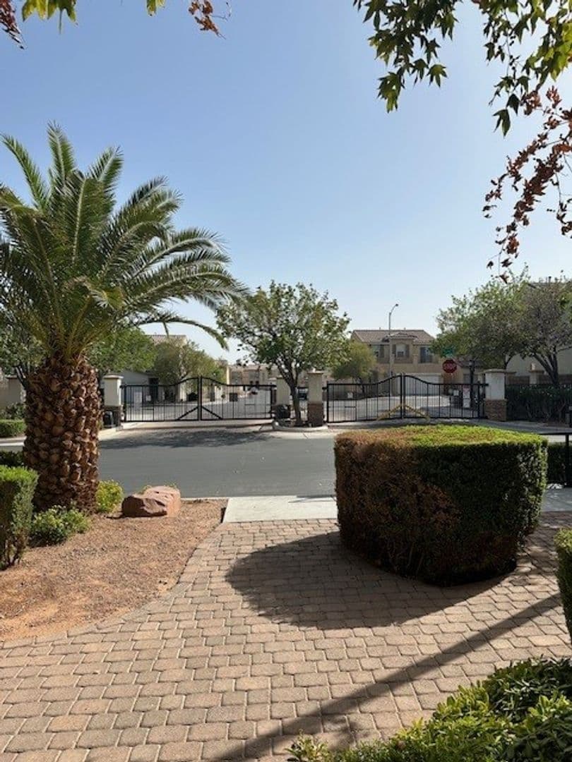 Las Vegas House: 6010 Quiet Glow Ave