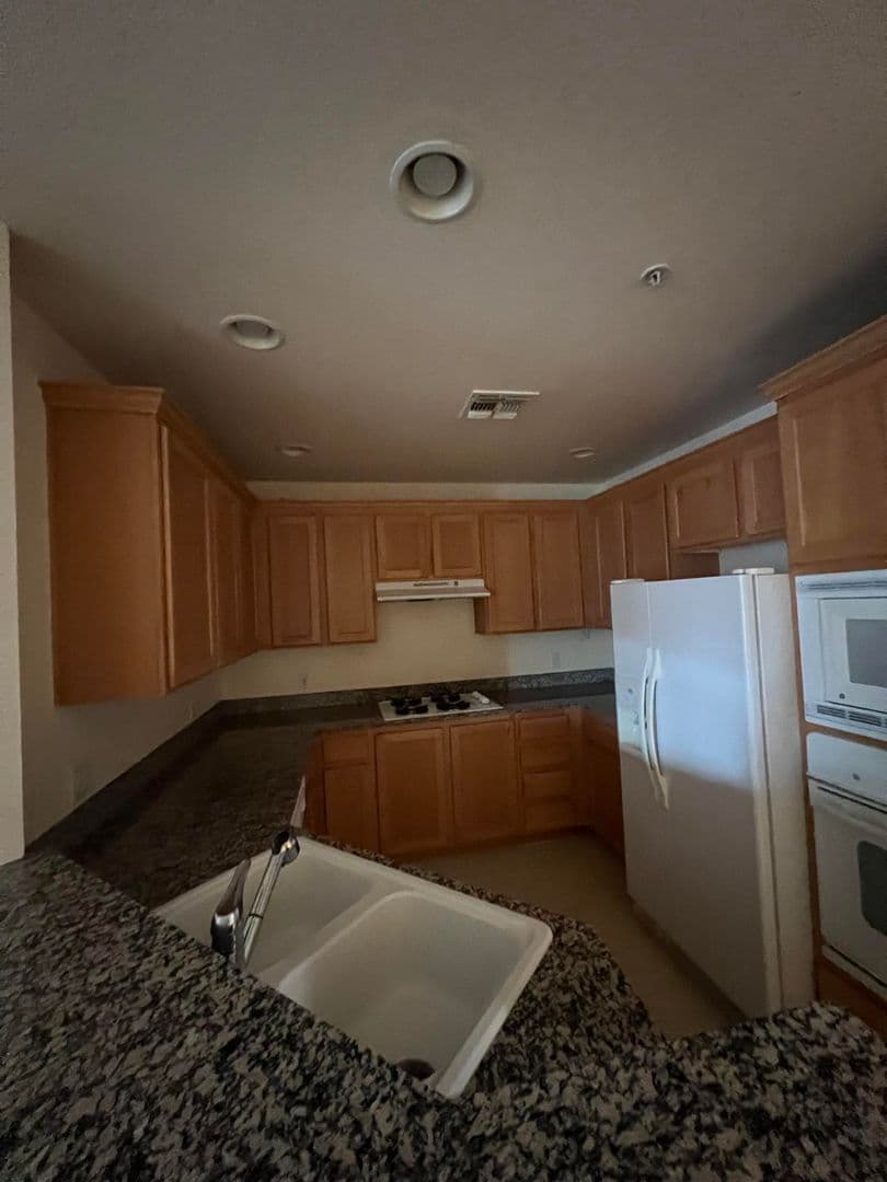 Las Vegas Apartment: 39 E Agate Ave #402