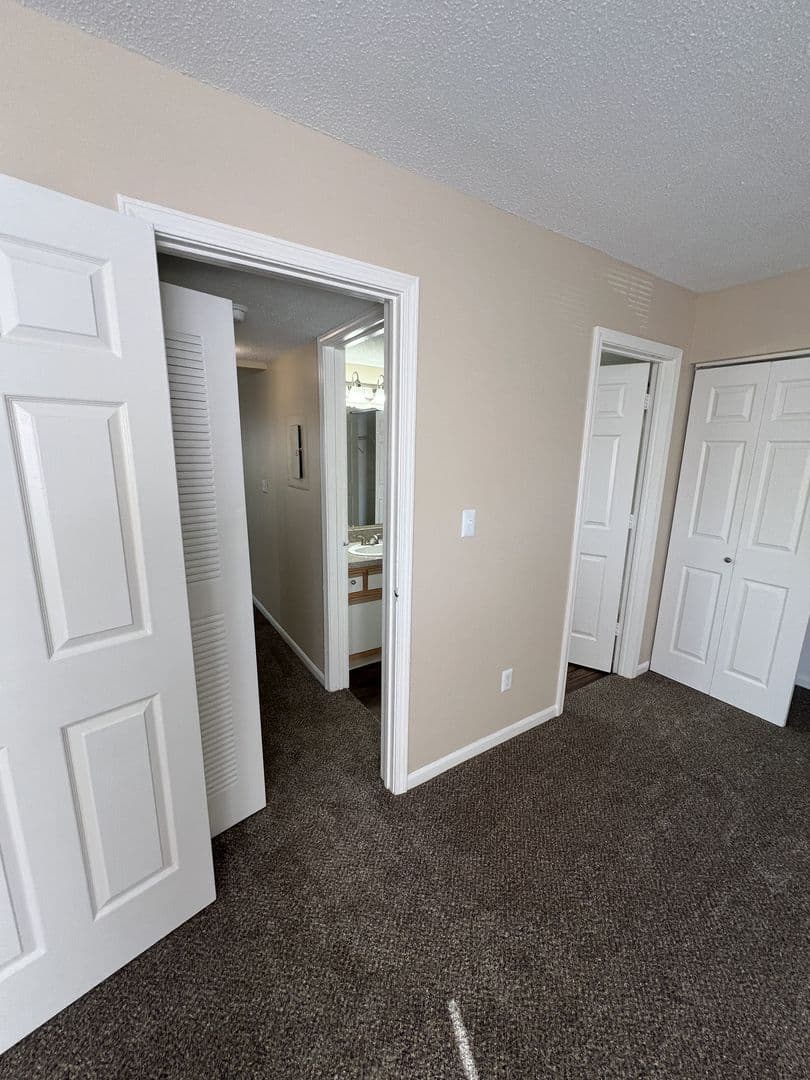 Indianapolis Apartment: 3855 Oak Lake Circle