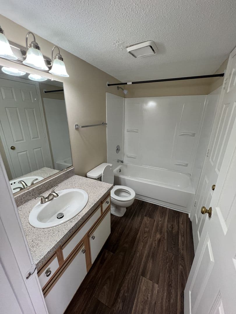 Indianapolis Apartment: 3855 Oak Lake Circle