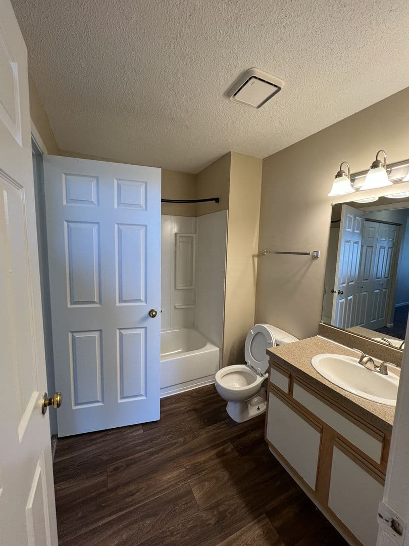 Indianapolis Apartment: 3855 Oak Lake Circle