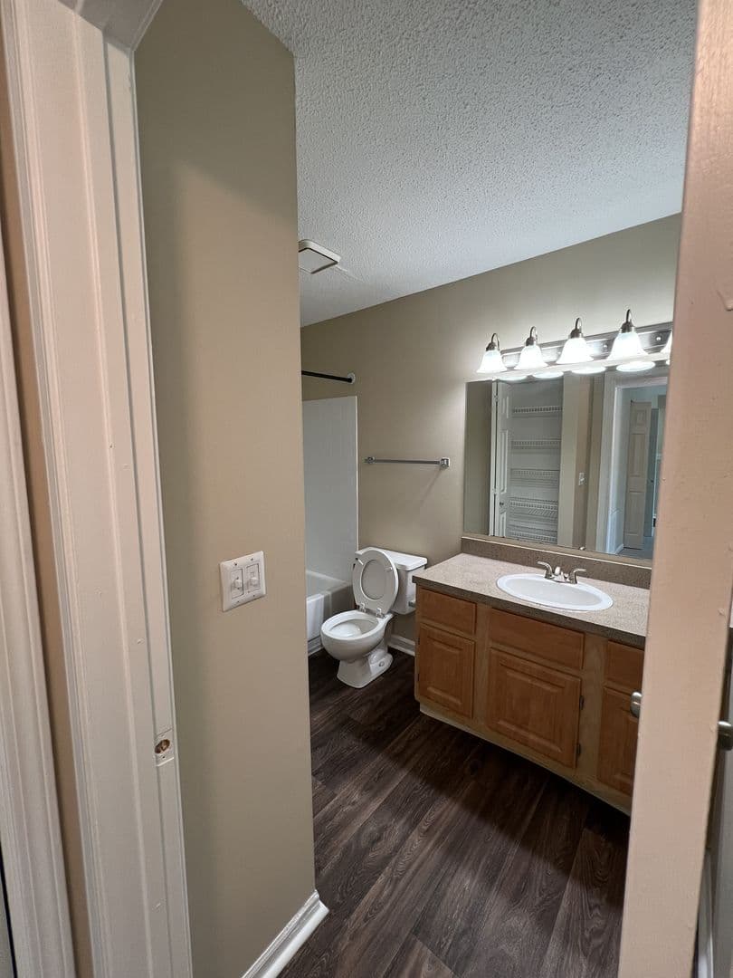 Indianapolis Apartment: 3855 Oak Lake Circle