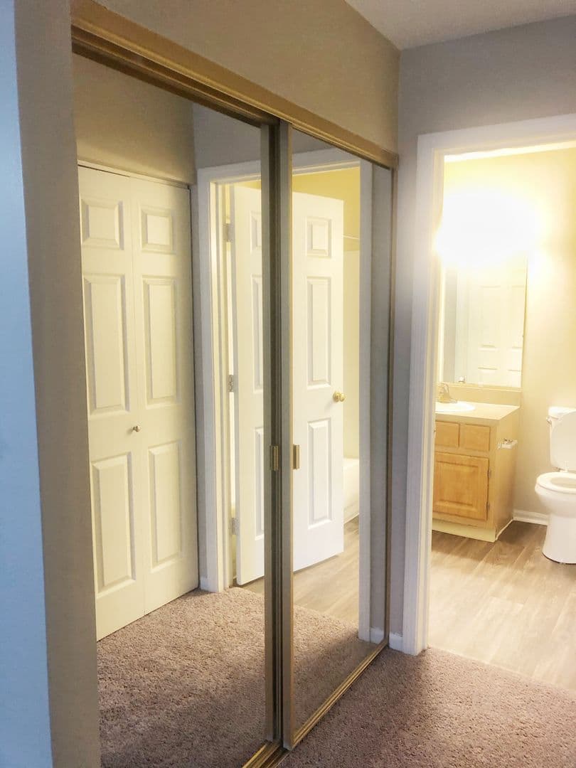 Indianapolis Apartment: 3855 Oak Lake Circle