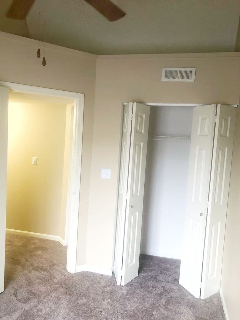 Indianapolis Apartment: 3855 Oak Lake Circle