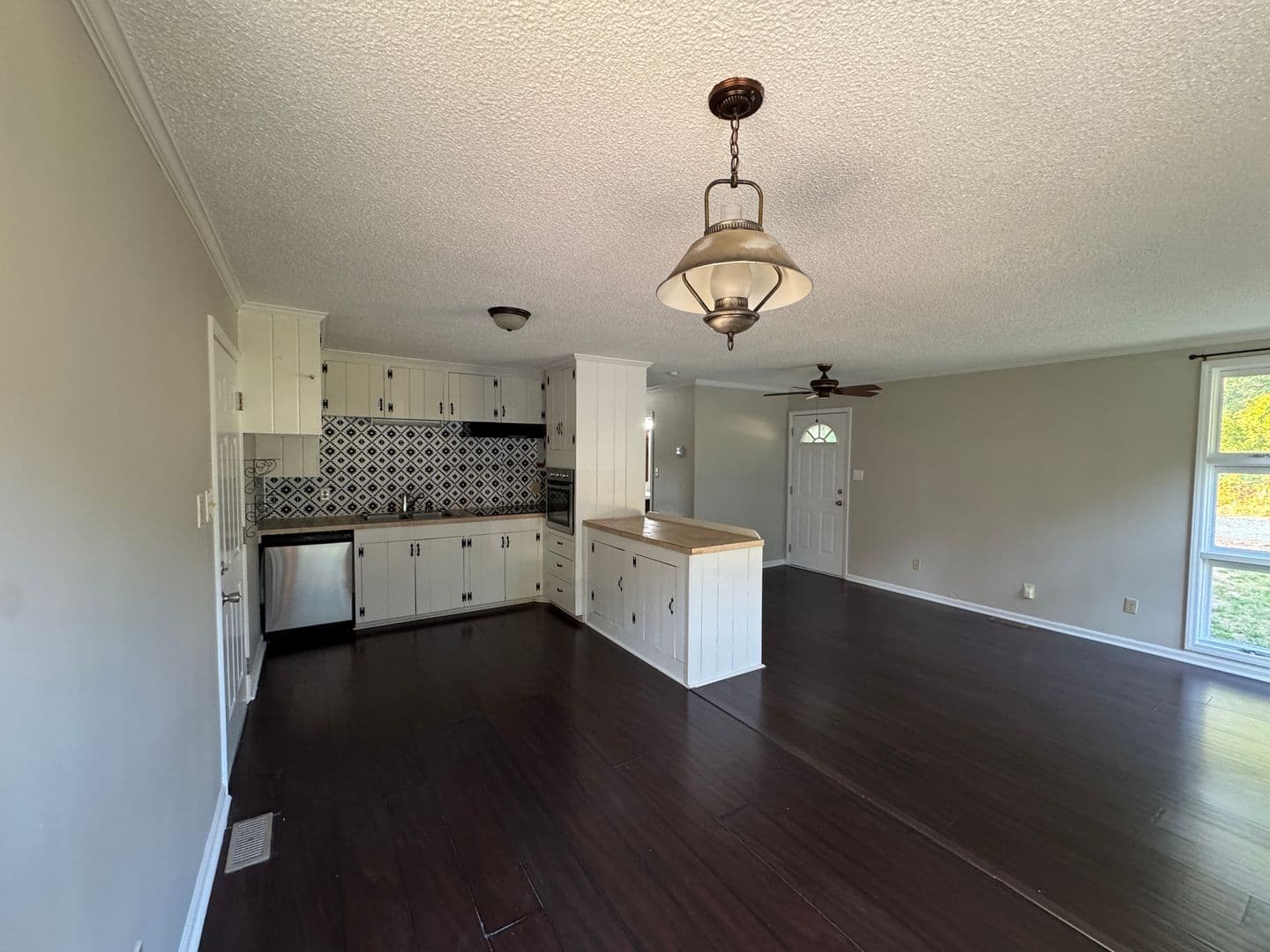 Belmont House: 124 Roxie Lane