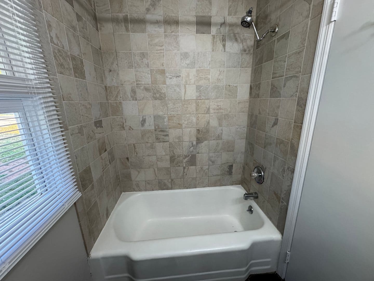 Belmont House: 124 Roxie Lane