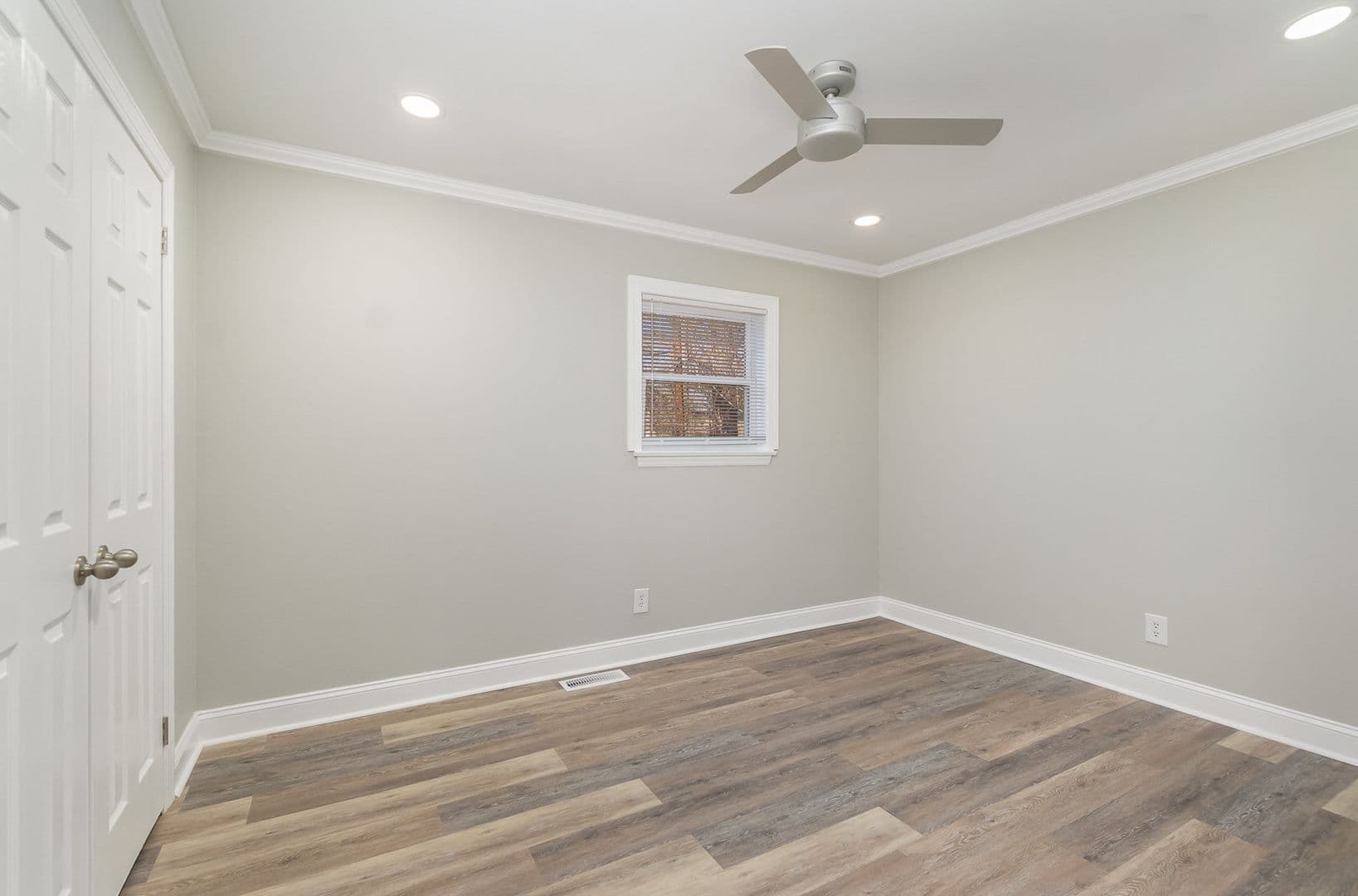 Mt. Holly Apartment: 300 Holly Circle