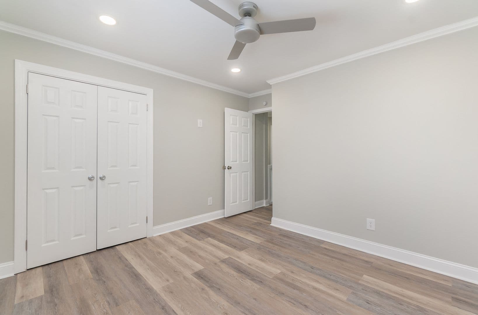 Mt. Holly Apartment: 300 Holly Circle