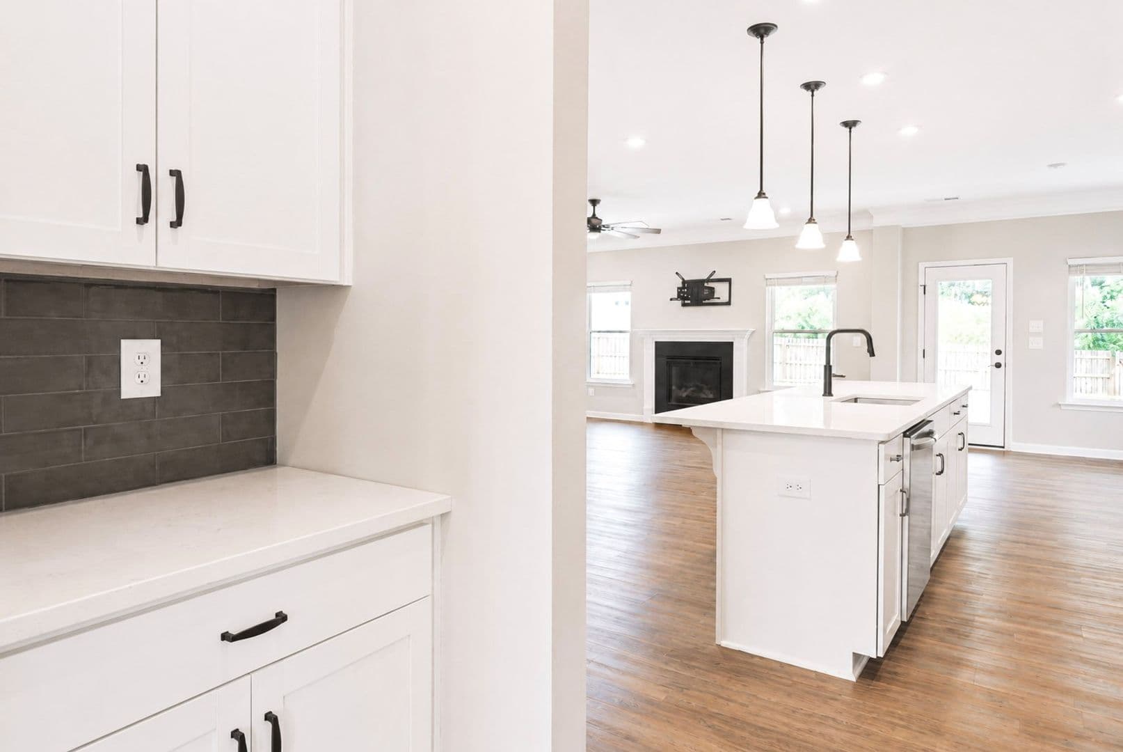 Mount Holly House: 421 Buford Way
