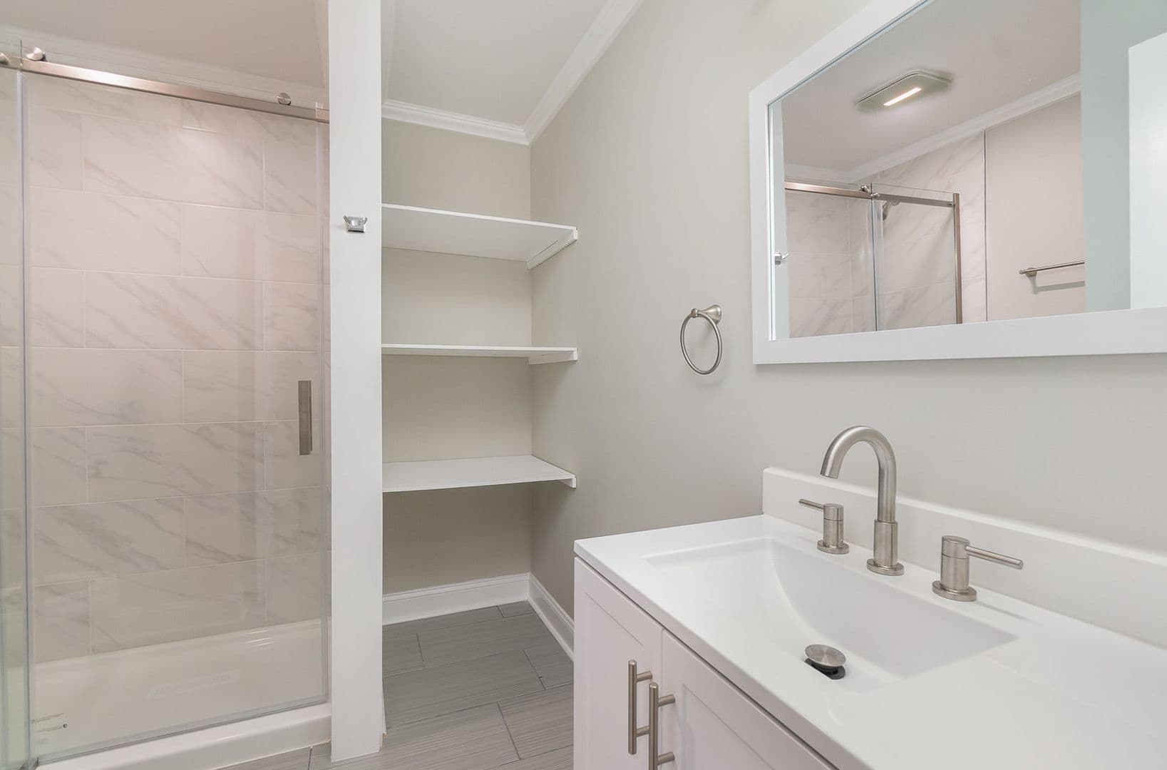 Mt. Holly Apartment: 300 Holly Circle