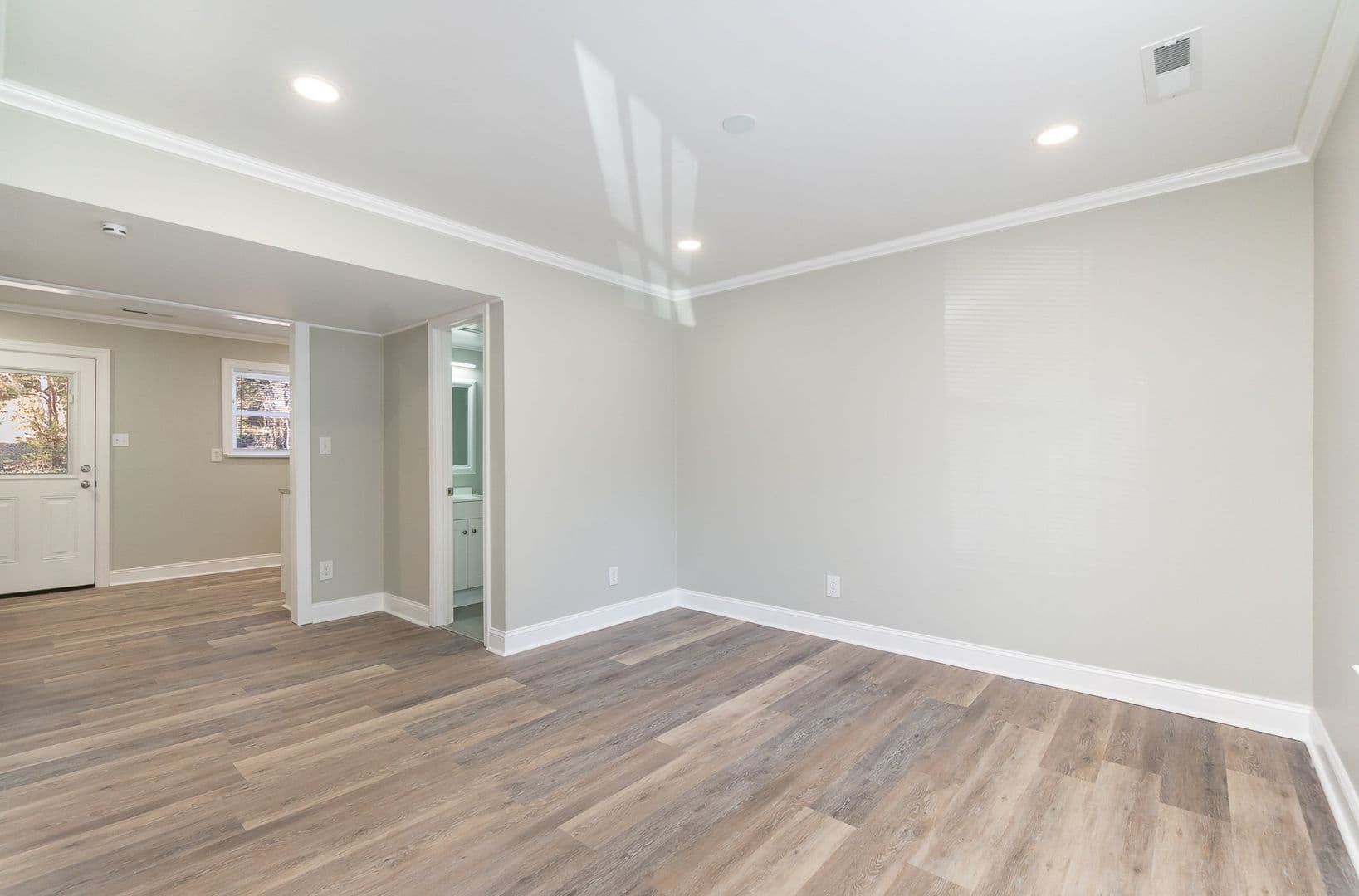 Mt. Holly Apartment: 300 Holly Circle
