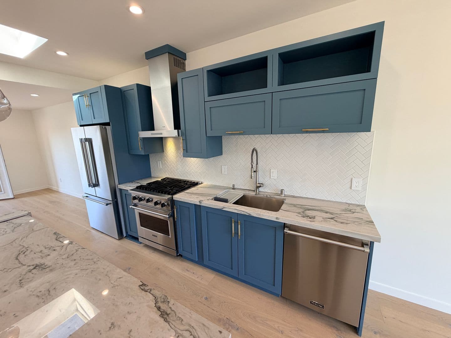 San Francisco House: 2239 43rd Ave