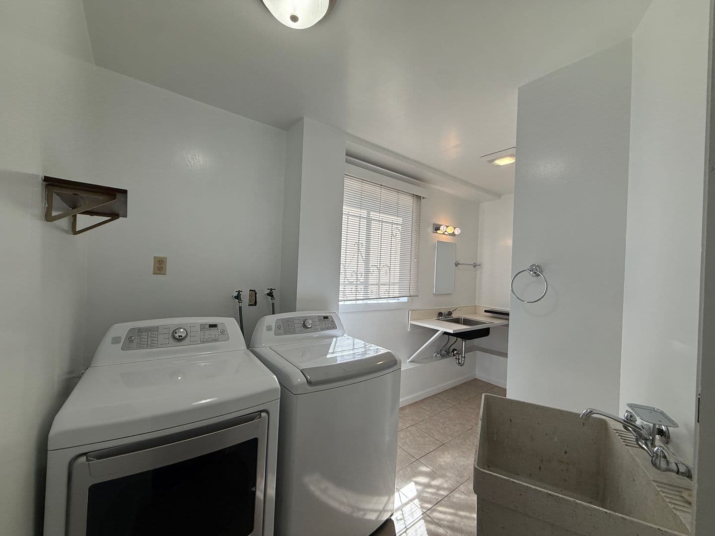 San Francisco House: 101 Ottawa Ave
