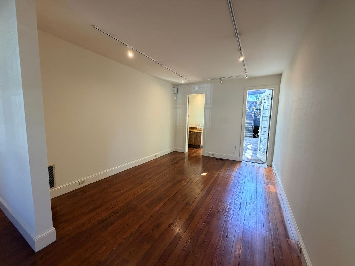 San Francisco House: 433 Bryant St