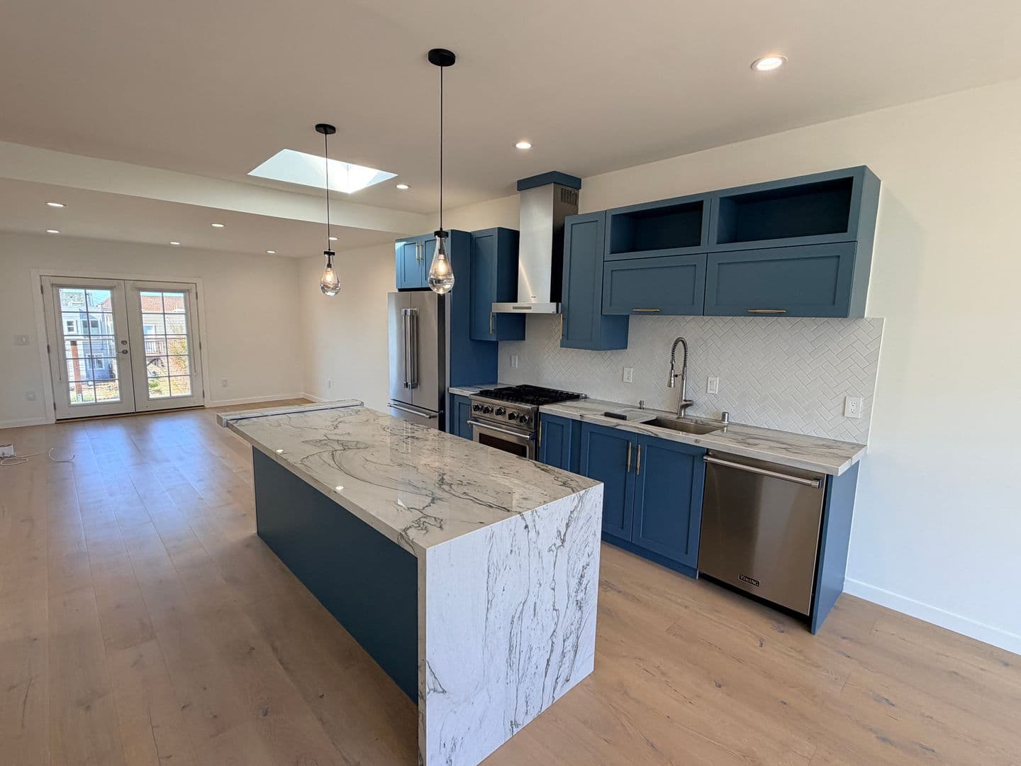 San Francisco House: 2239 43rd Ave