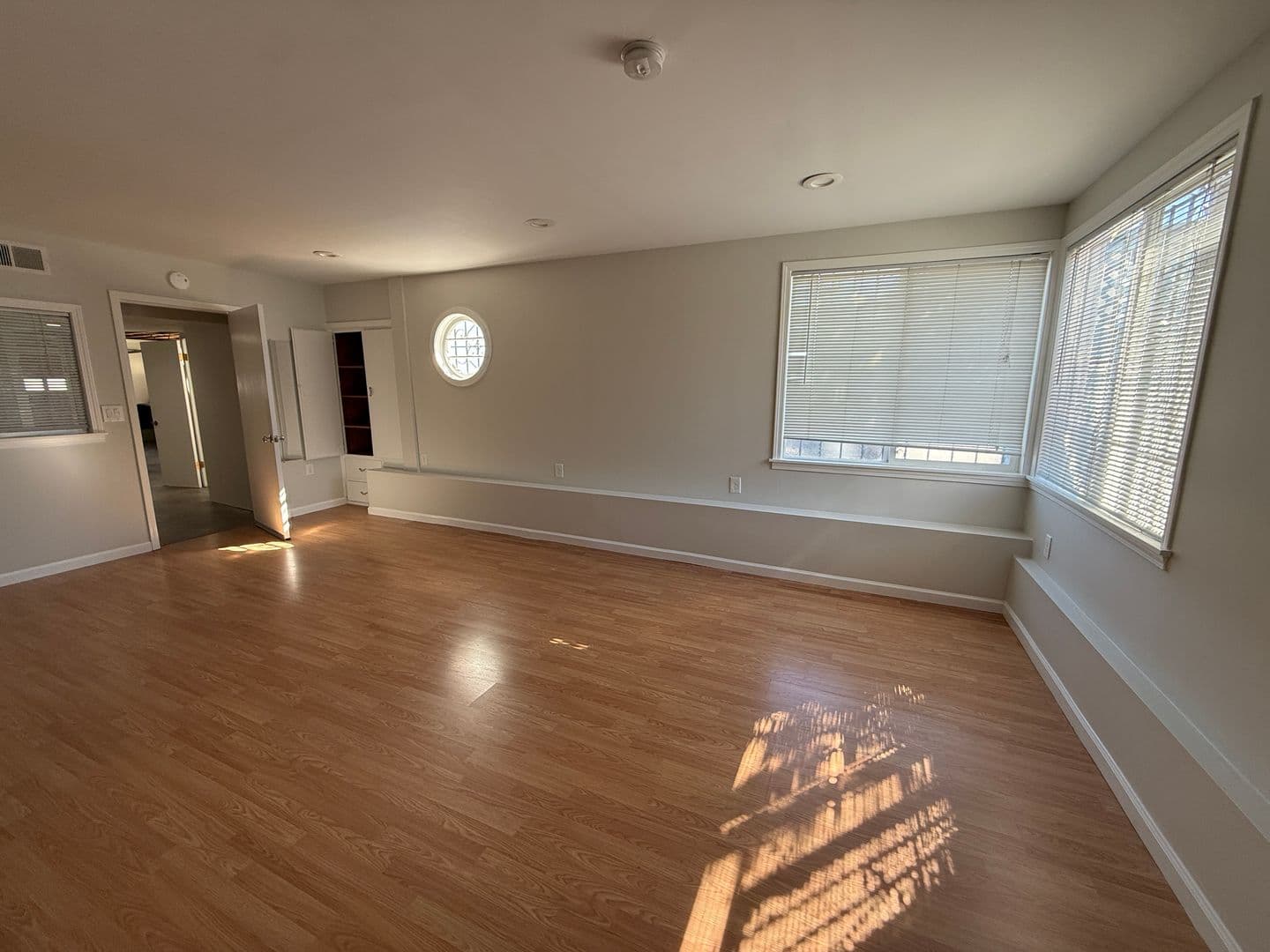 San Francisco House: 101 Ottawa Ave
