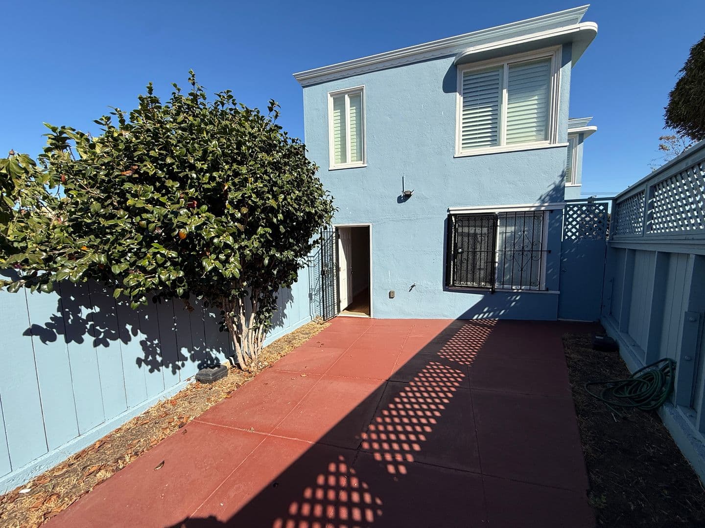 San Francisco House: 101 Ottawa Ave