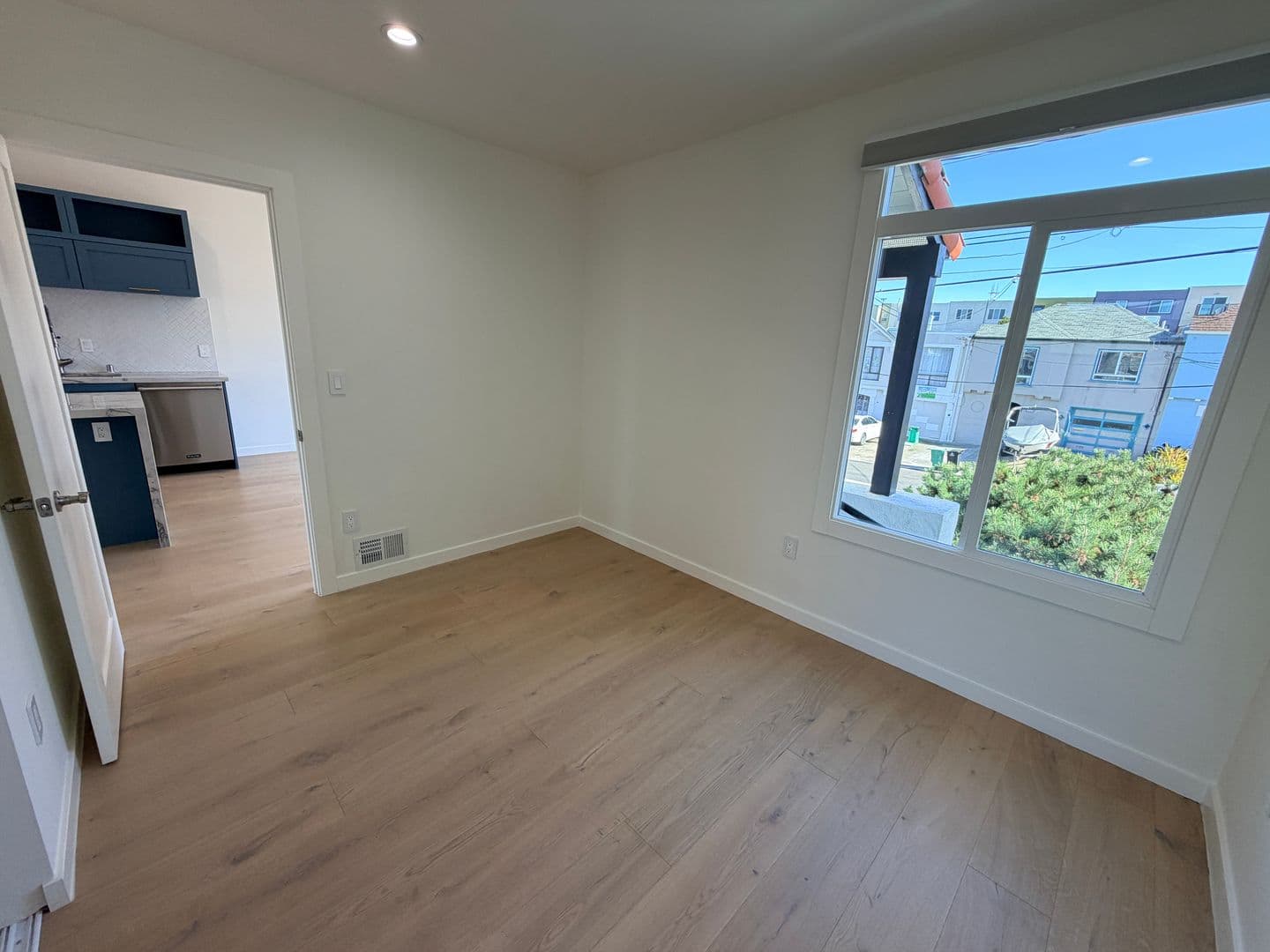 San Francisco House: 2239 43rd Ave