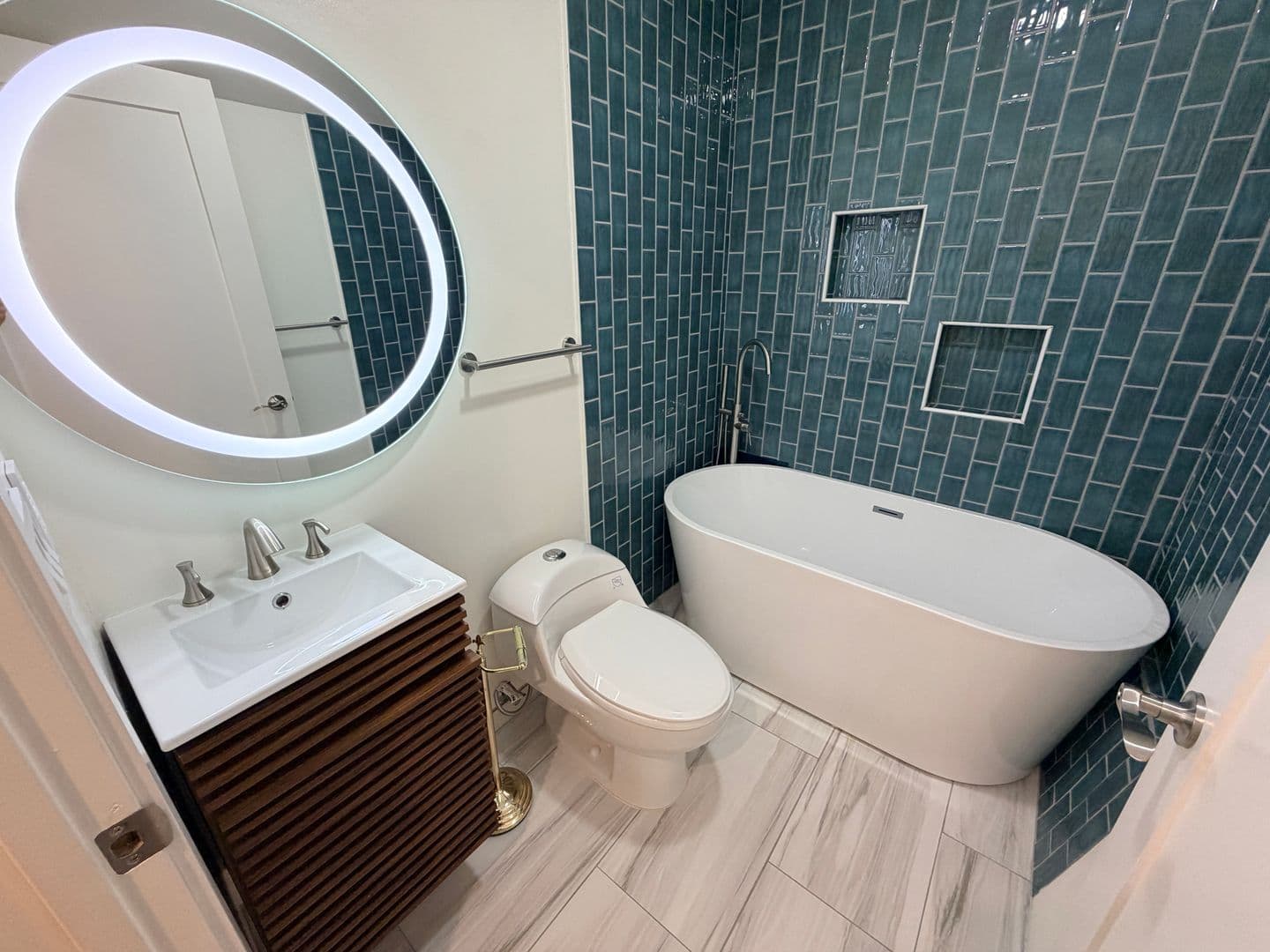 San Francisco House: 2239 43rd Ave