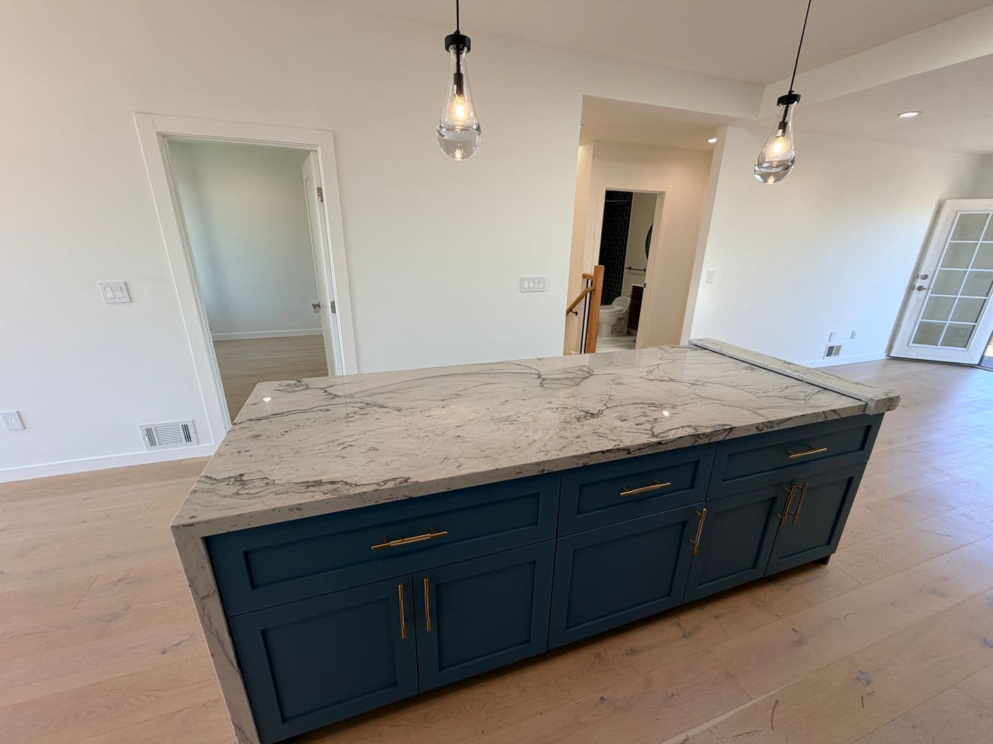 San Francisco House: 2239 43rd Ave