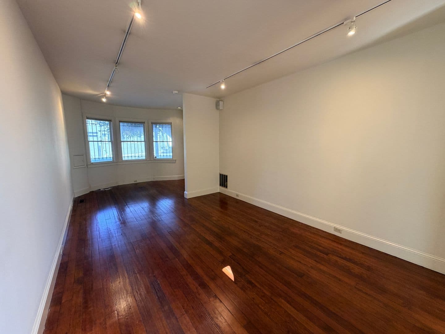 San Francisco House: 433 Bryant St