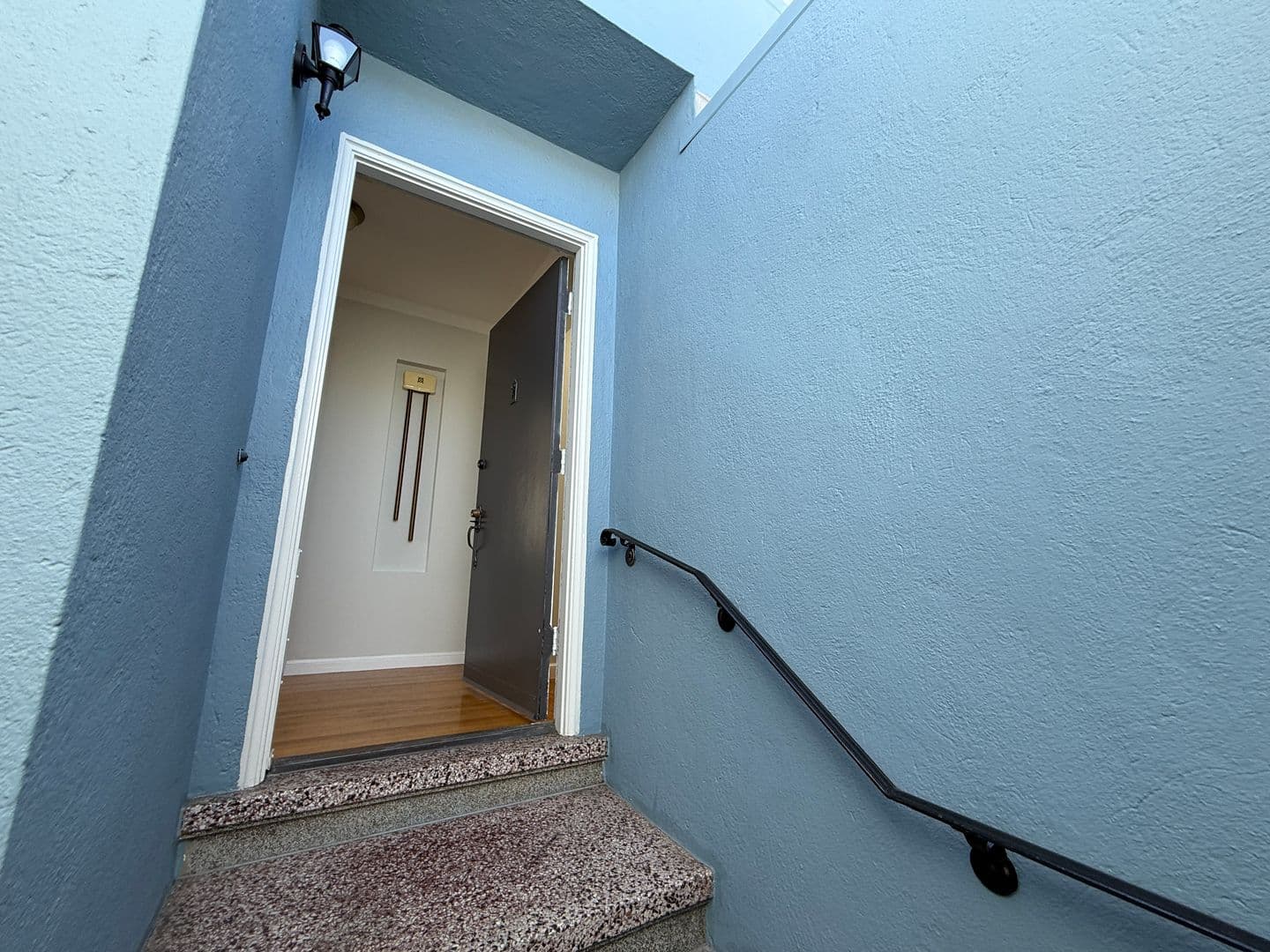 San Francisco House: 101 Ottawa Ave
