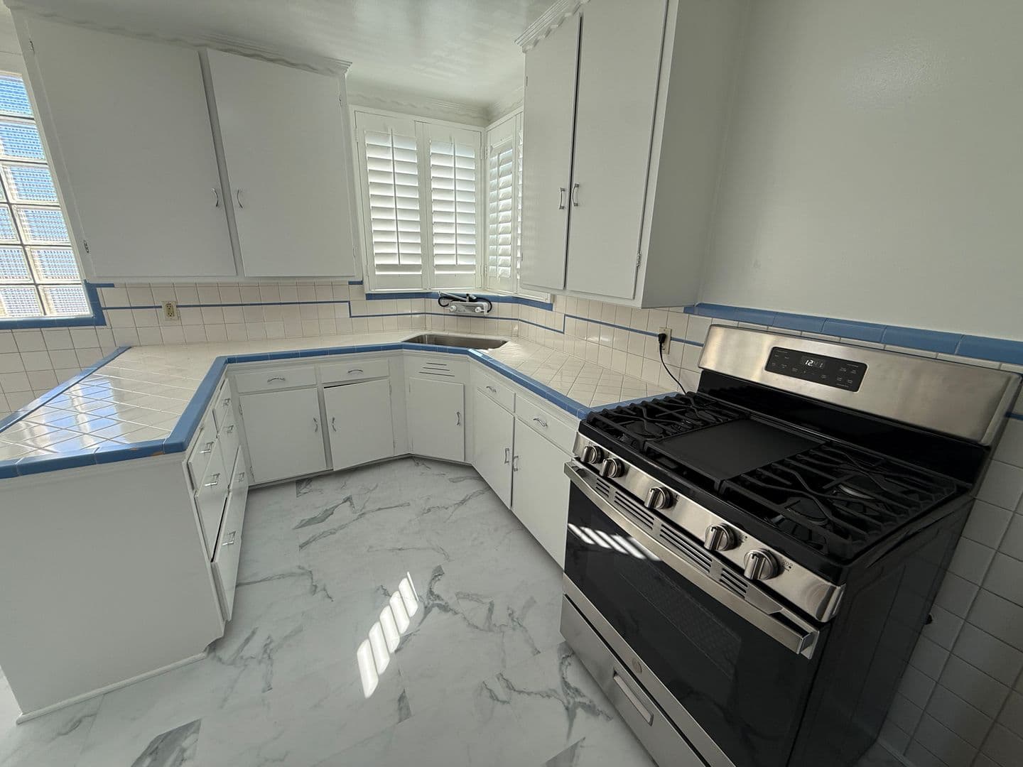 San Francisco House: 101 Ottawa Ave