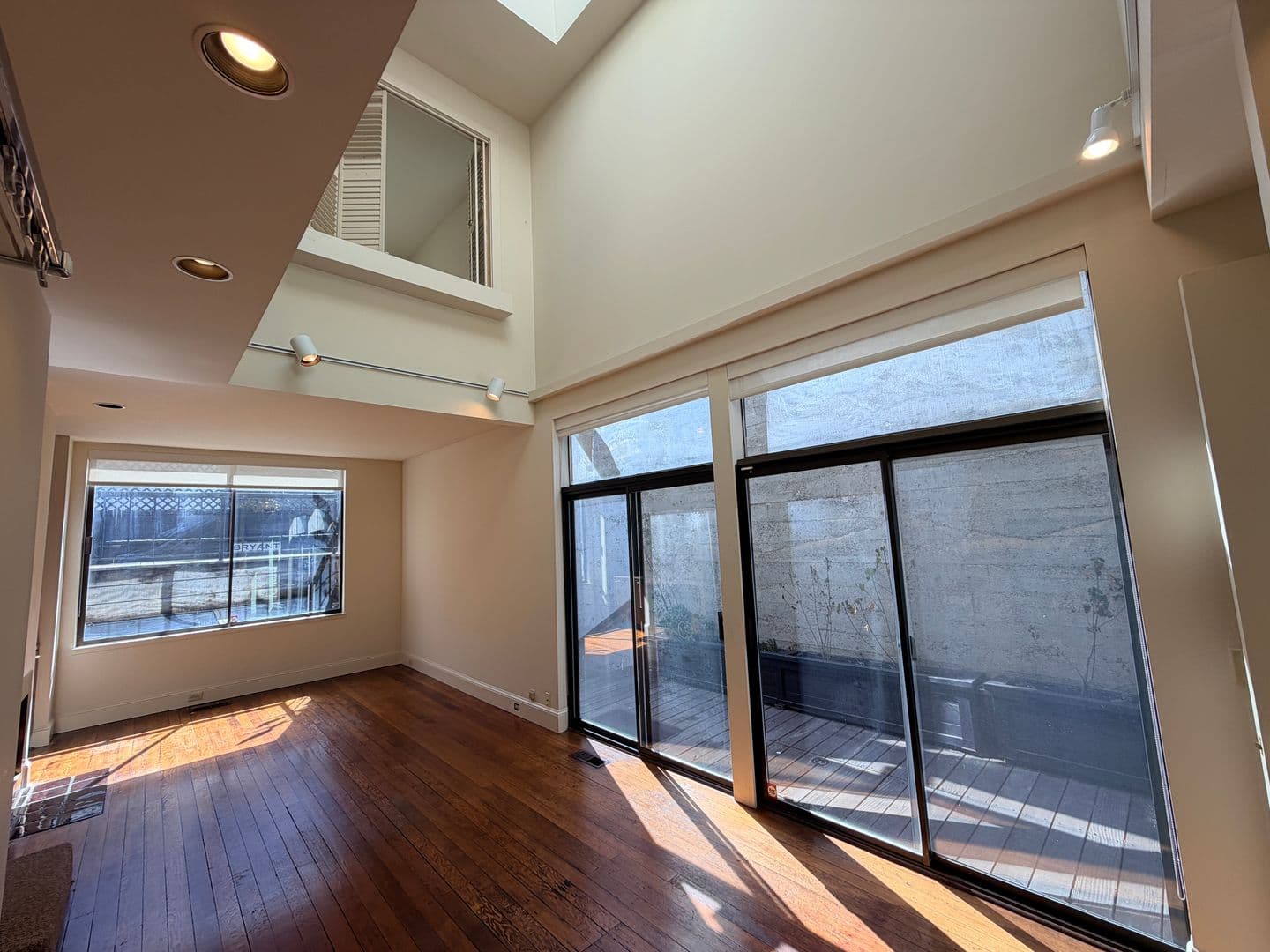 San Francisco House: 433 Bryant St