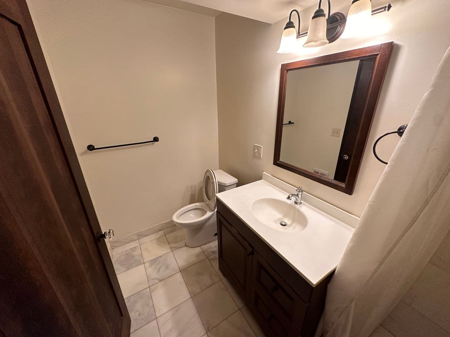 Livingston Apartment: 219 W. Callender Street