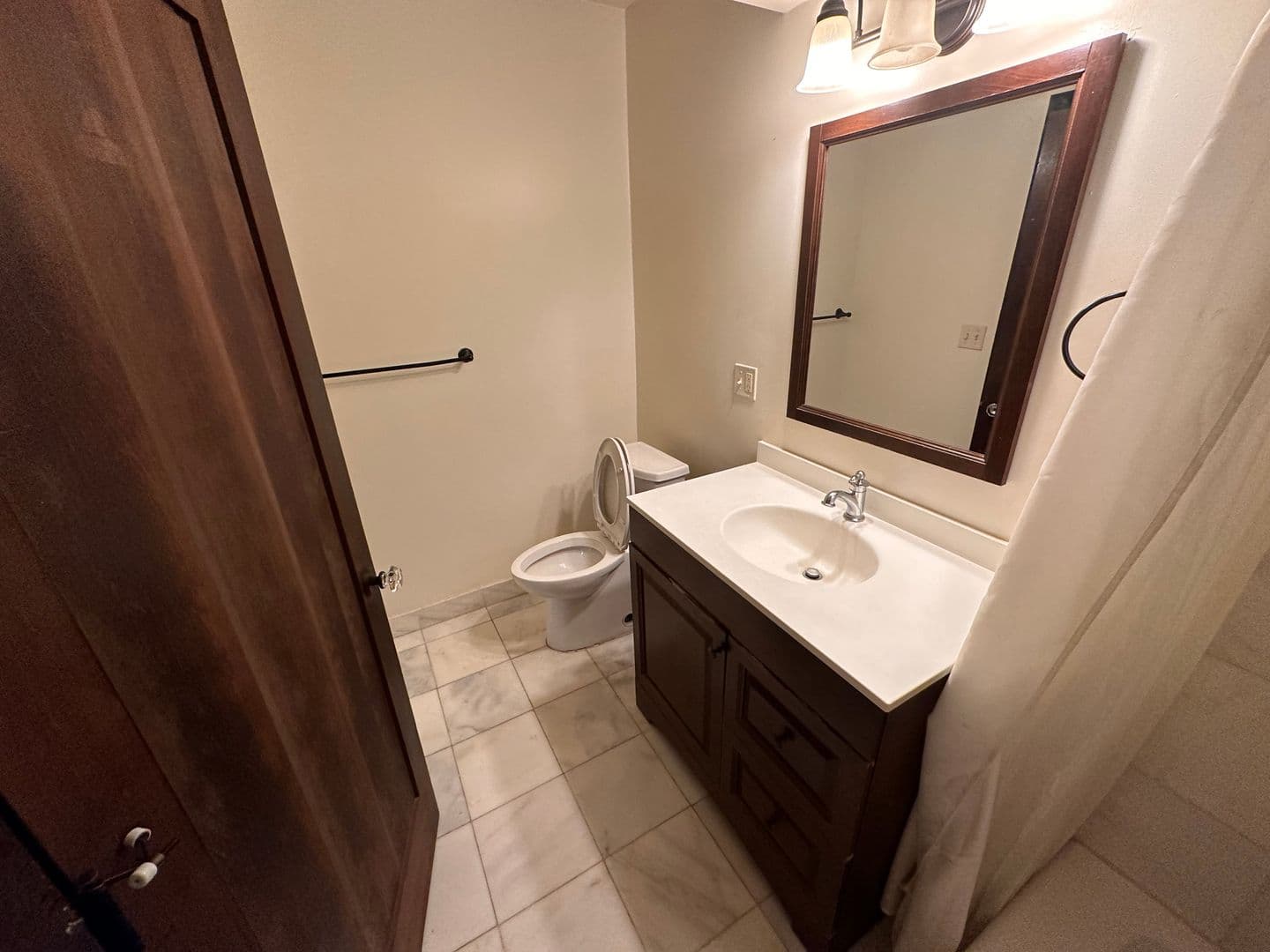 Livingston Apartment: 219 W. Callender Street
