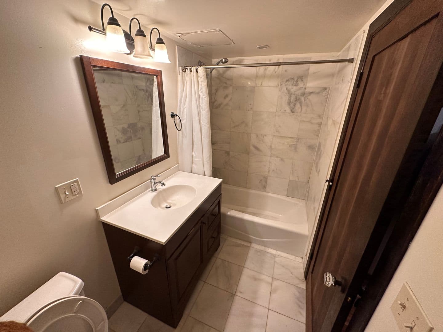 Livingston Apartment: 219 W. Callender Street