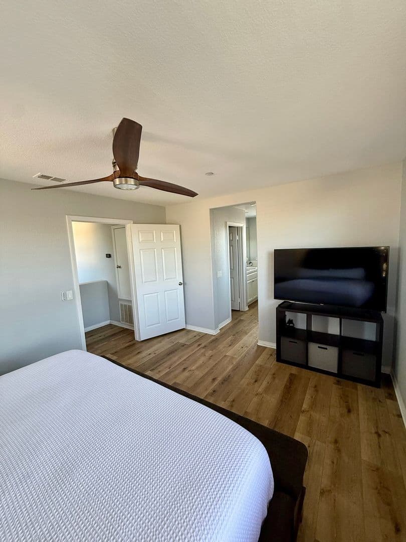 Oxnard House: 3129 Lisbon Lane