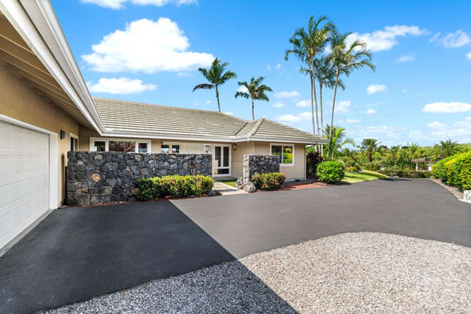 Kailua Kona House: 75-5614-R Hienaloli Road