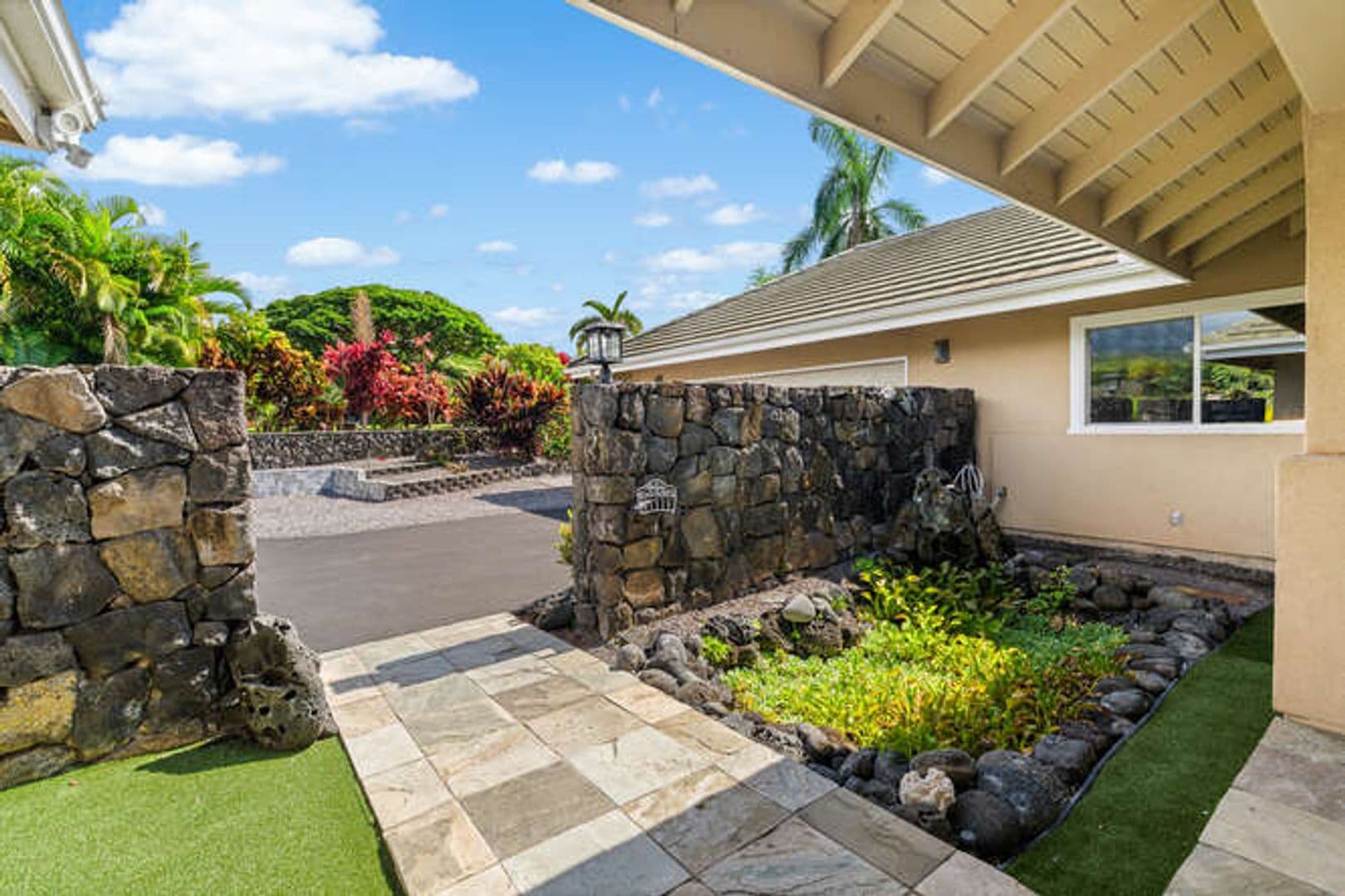 Kailua Kona House: 75-5614-R Hienaloli Road