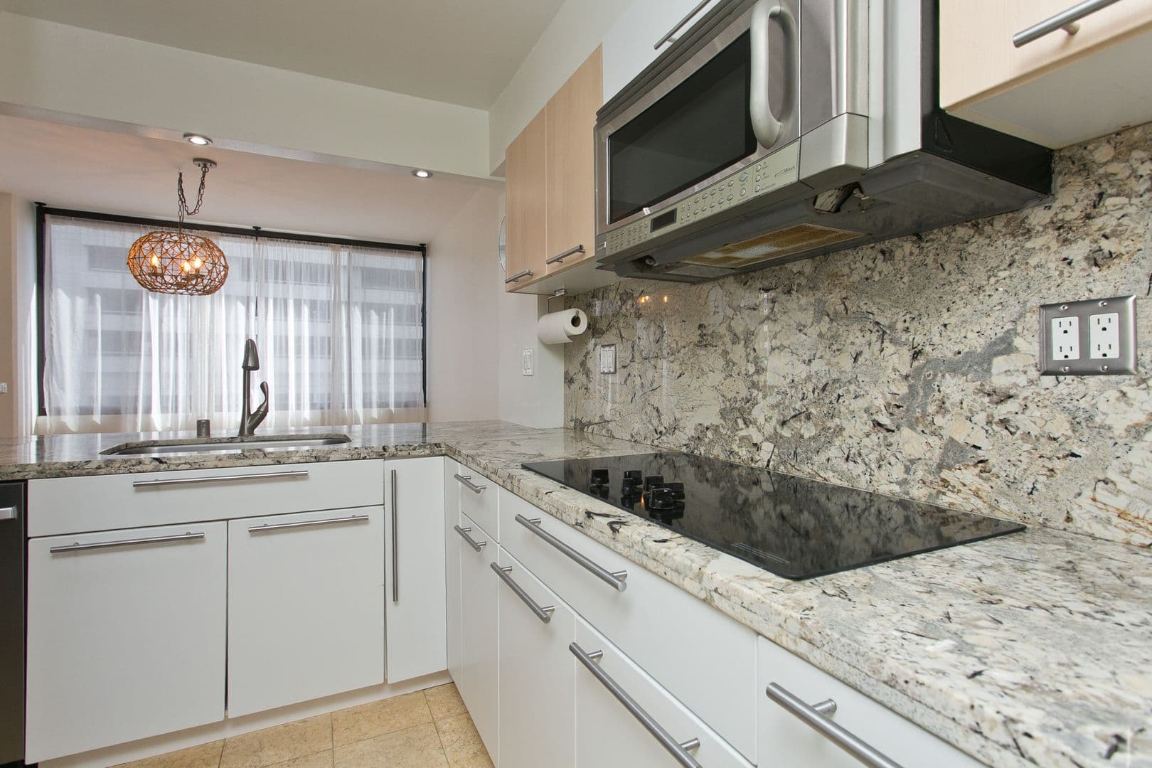 Honolulu House: 2232 Kapiolani Blvd