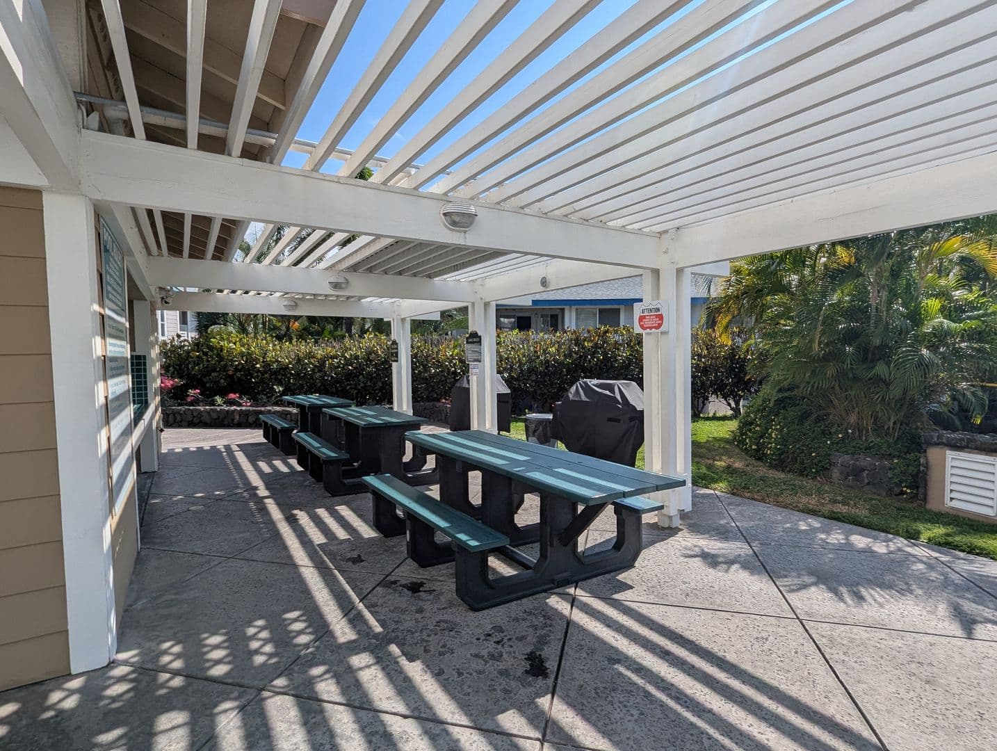 Kailua Kona Condo: 75-6081 Alii Dr. #W103