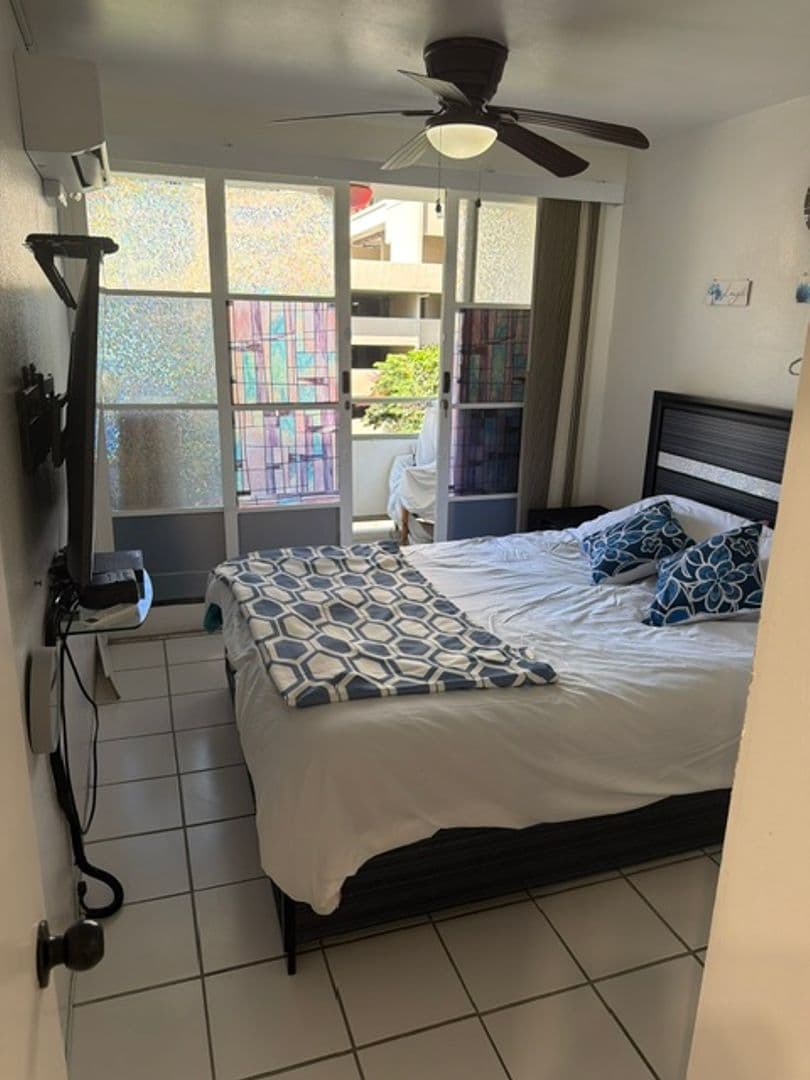 Honolulu Condo: 445 Kaiolu St