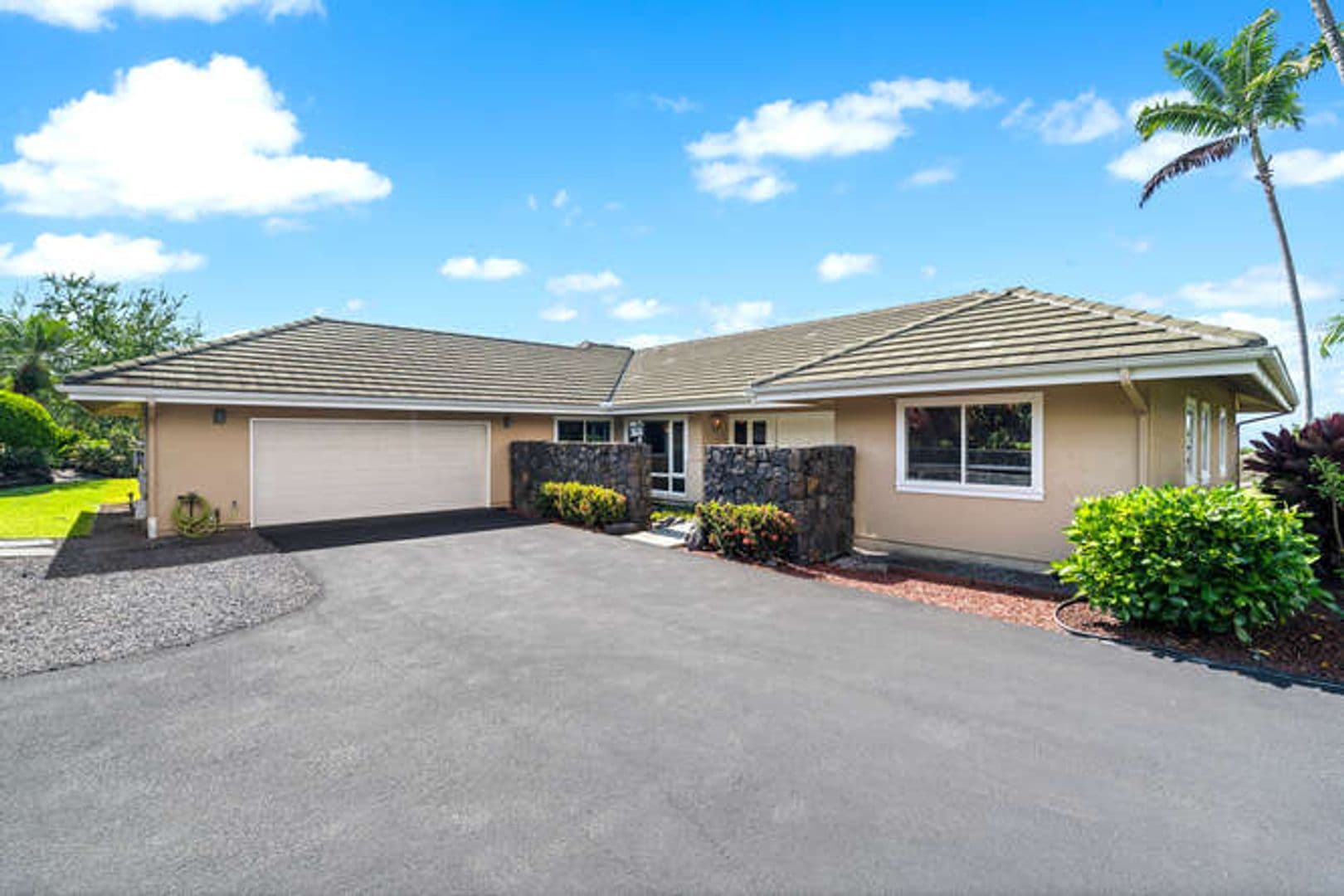 Kailua Kona House: 75-5614-R Hienaloli Road