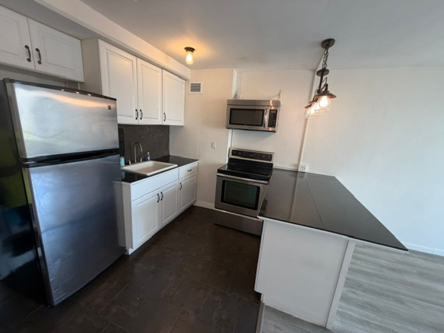 Honolulu Condo: 445 Kaiolu St. #1108