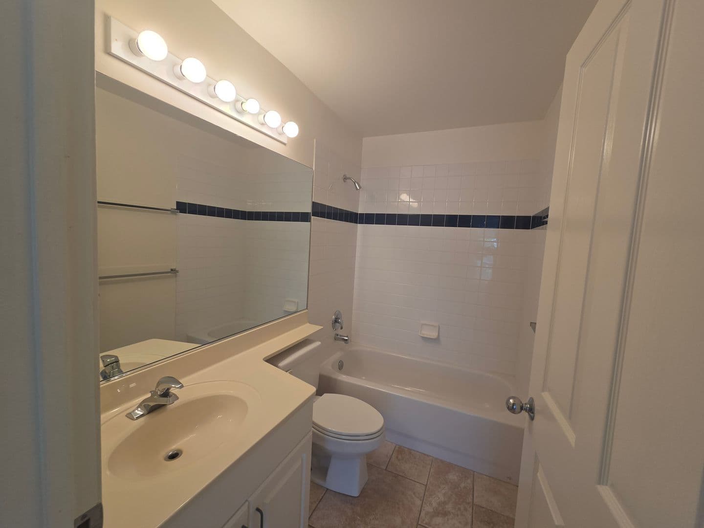 Kailua Kona Condo: 75-6081 Alii Dr. #W103