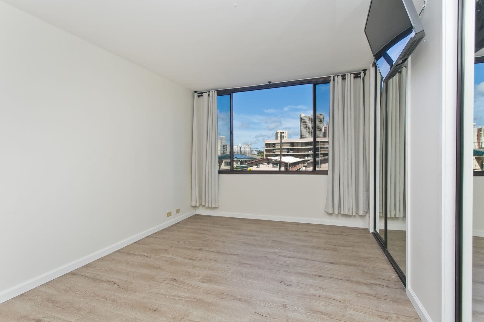 Honolulu House: 2232 Kapiolani Blvd