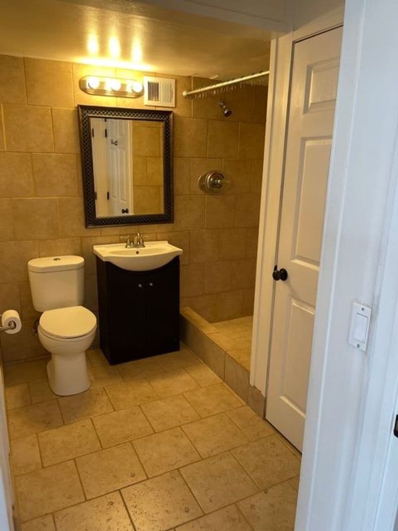 Honolulu Condo: 445 Kaiolu St. #1108