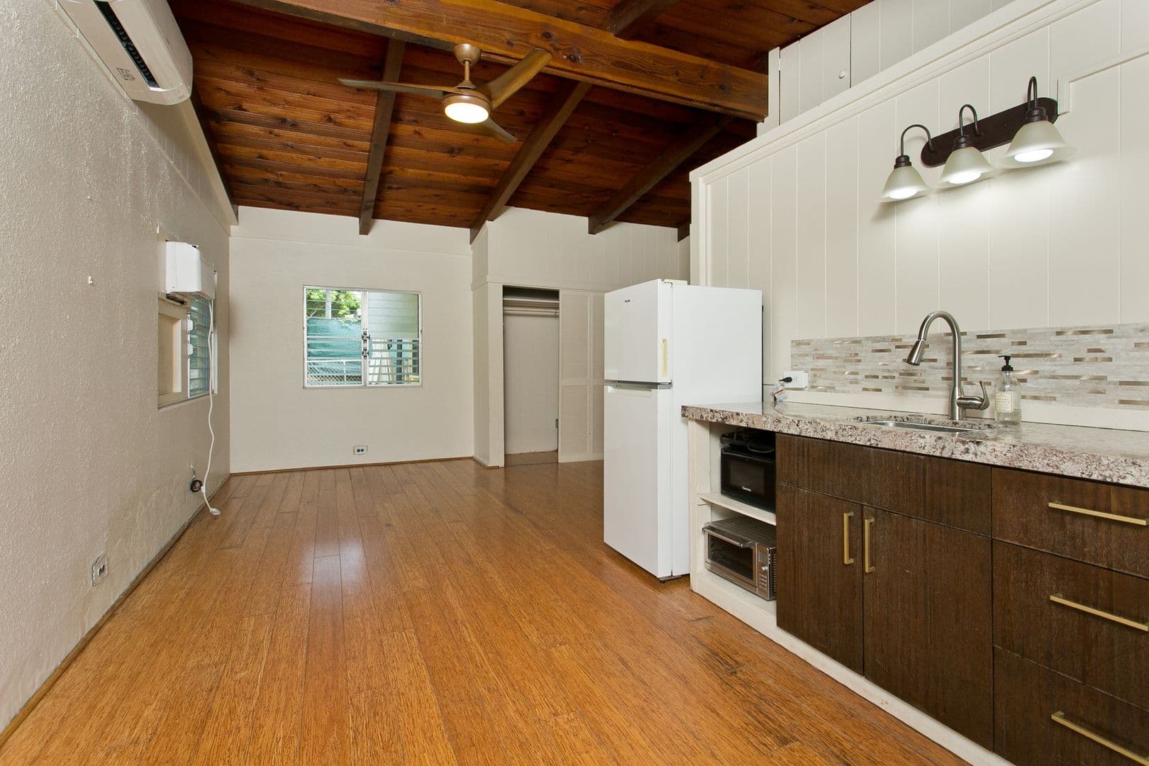 Kailua House: 523 Iliʻāina Street-Studio