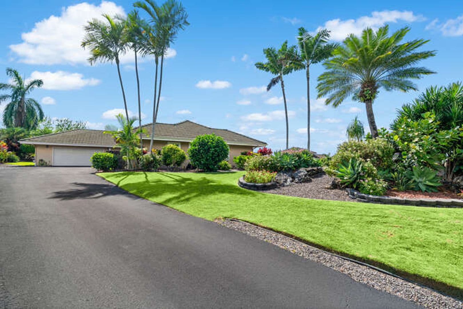 Kailua Kona House: 75-5614-R Hienaloli Road