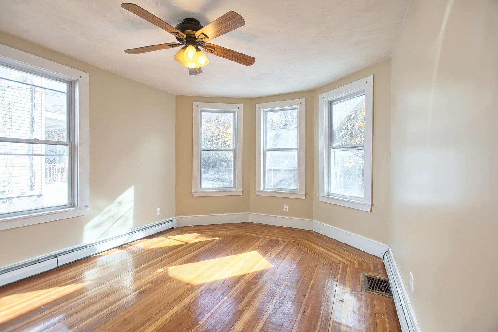 Beverly Apartment: 23 Simon Street