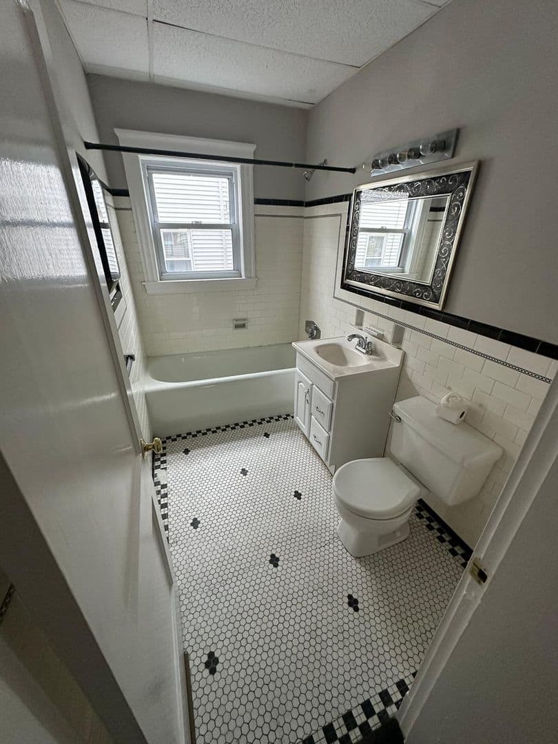 Peabody Apartment: 13 Margin St