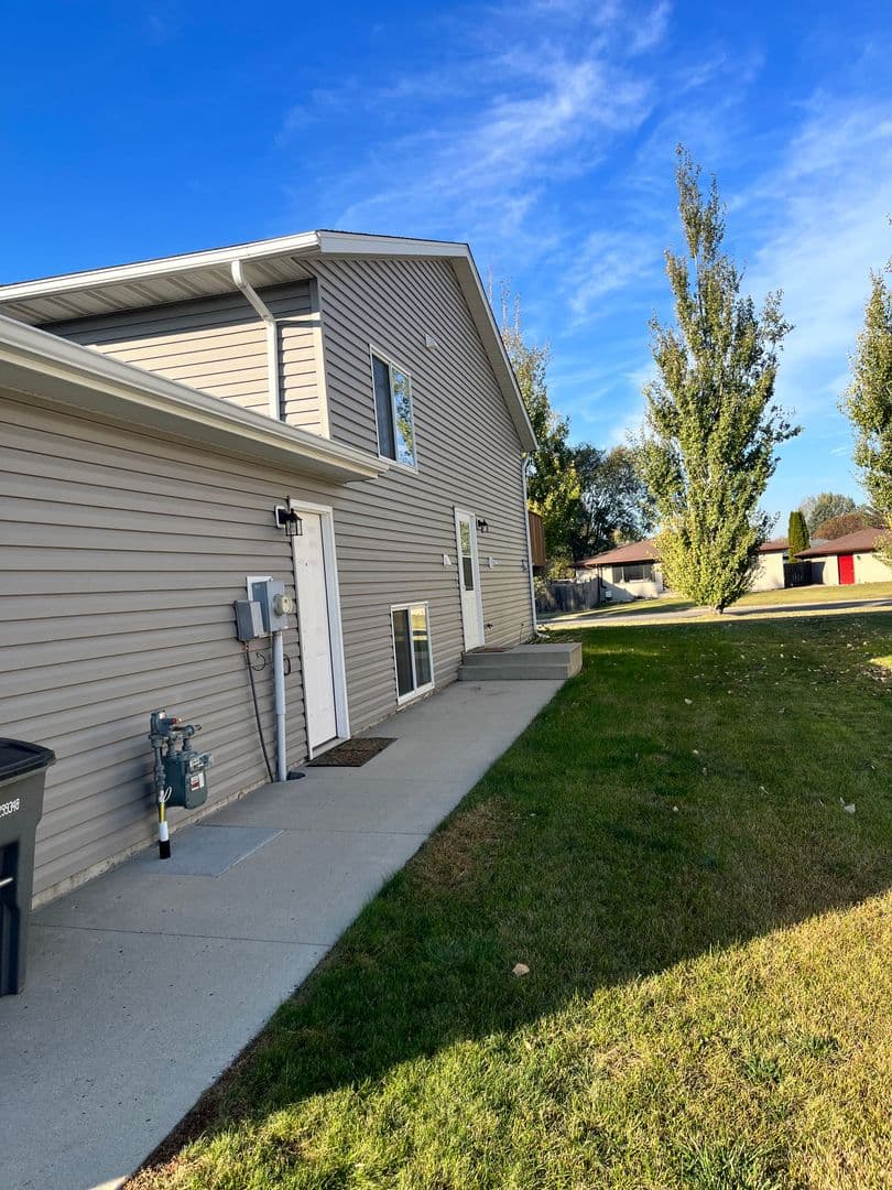 Moorhead House: 3433 15th St S