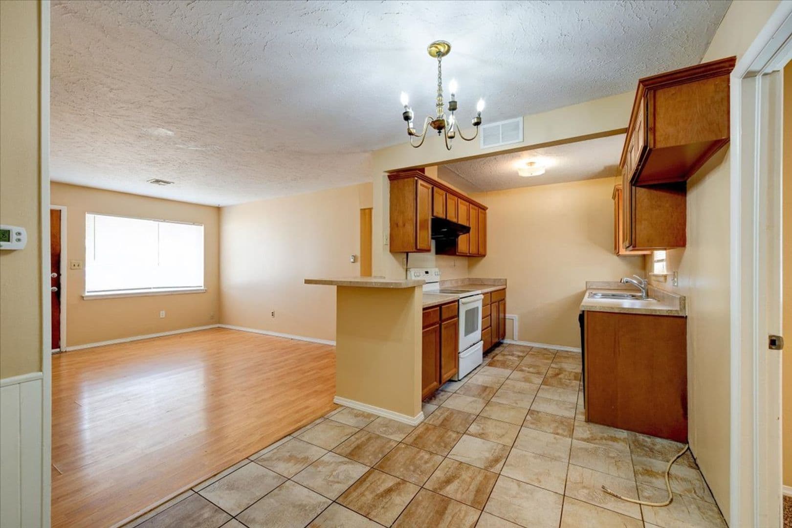 Midwest City House: 116 W. Rose Drive