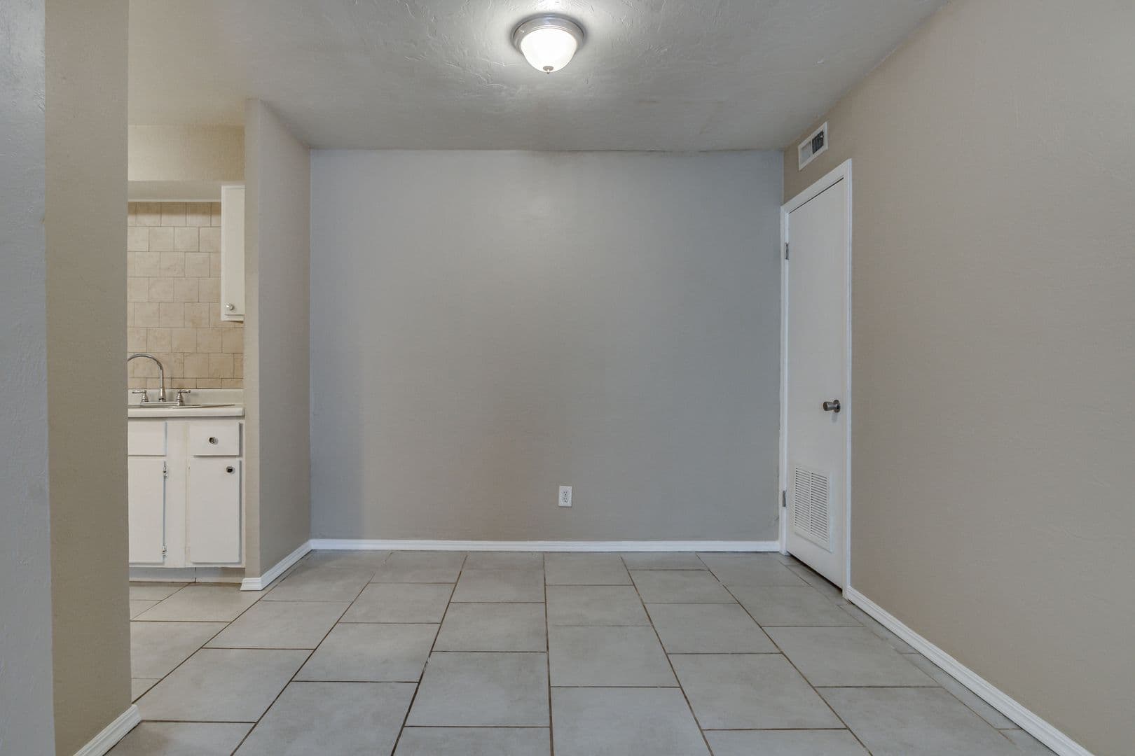 Oklahoma City House: 6026 NW Expressway Unit C