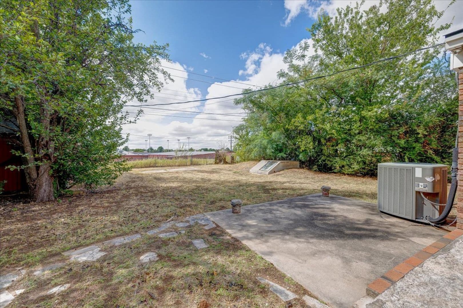 Midwest City House: 116 W. Rose Drive